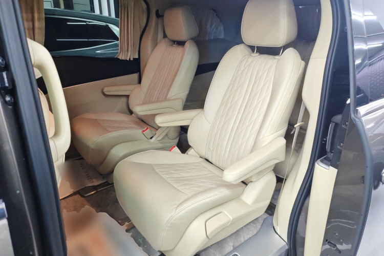 别克GL8 2023款 改款 陆上公务舱 豪华型中控内饰21