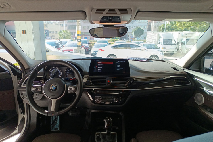 宝马1系 2021款 改款 120i M运动曜夜版中控内饰7002