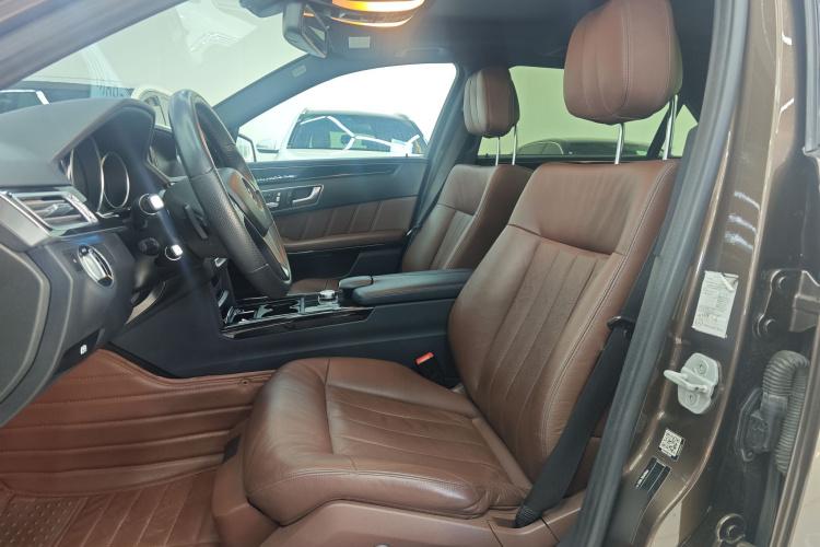奔驰E级 2014款 改款 E 300 L 运动型局部细节19
