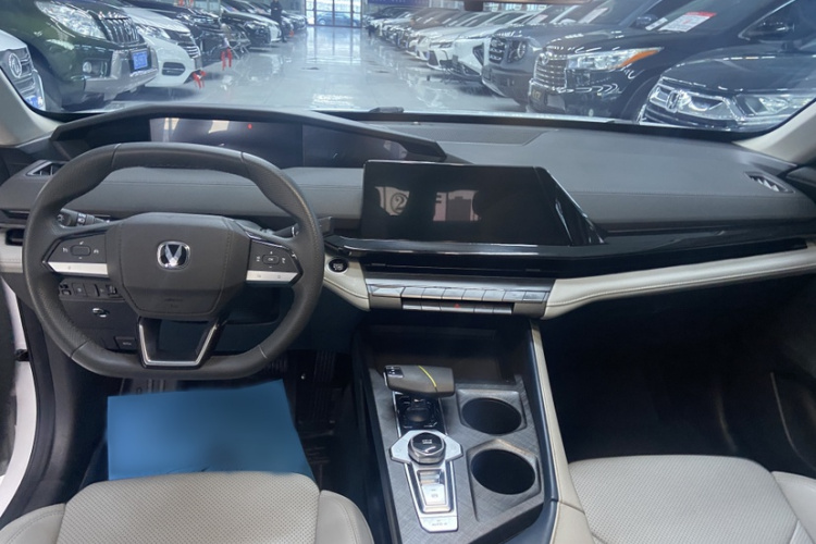 长安UNI-V 智电iDD 2023款  智电iDD 1.5T 113km智趣型中控内饰7001