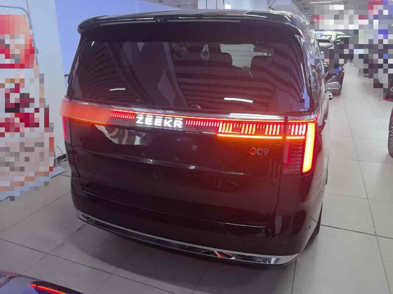 极氪009 2024款 七座过道版四驱 108kWh(3)