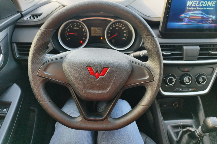 五菱汽车 五菱宏光S3 2019款 1.5L 手动标准型 国VI中控内饰13