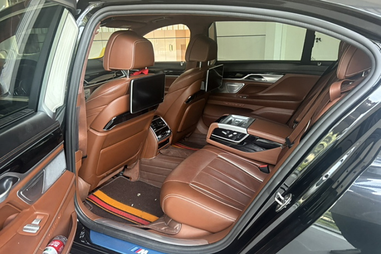 宝马7系 2018款 740Li 领先型 M运动套装中控内饰7006