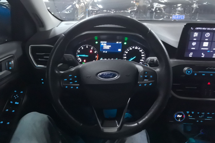 福特 福克斯 2019款 三厢 EcoBoost 180 自动锋耀型中控内饰13