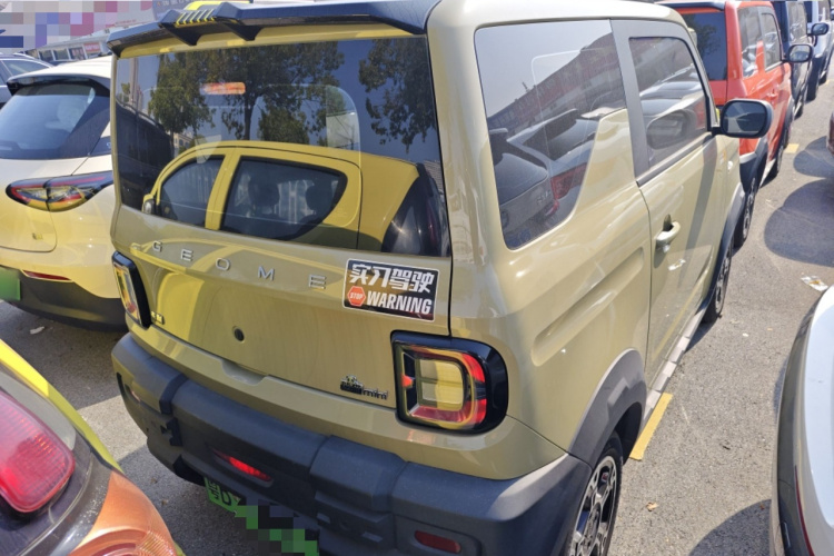 吉利银河 2024款 200km 熊猫骑士车身外观7