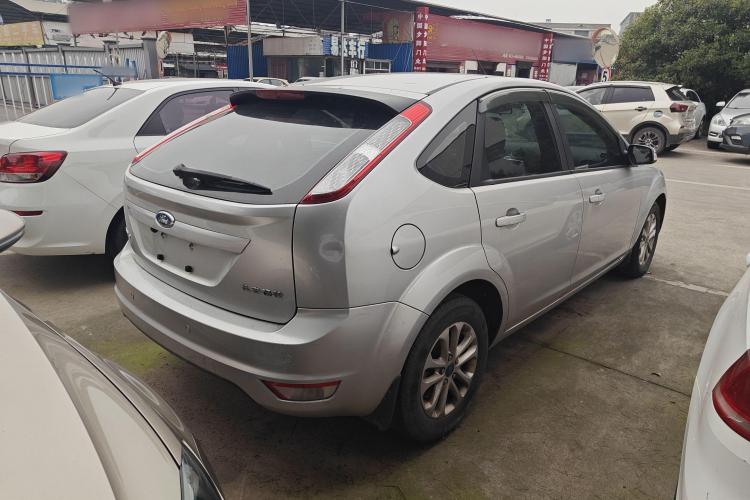 福特 福克斯 2013款 两厢经典 1.8L 自动基本型车身外观7