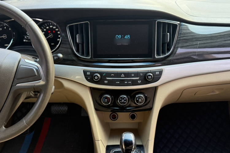 宝骏730 2016款 1.8L iAMT舒适型 7座局部细节16