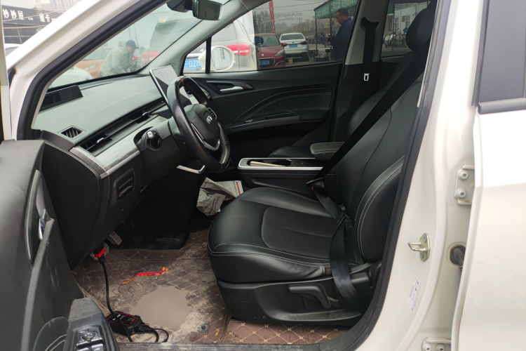 哪吒汽车 哪吒V 2021款 标准续航娱乐版升级型中控内饰19