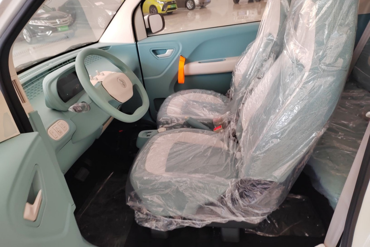 凌宝汽车 凌宝uni 2025款 微甜版 11.52kWh中控内饰19