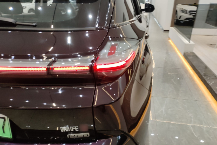 哪吒汽车 哪吒U 2021款 Pro 400 巡航版车身外观6006