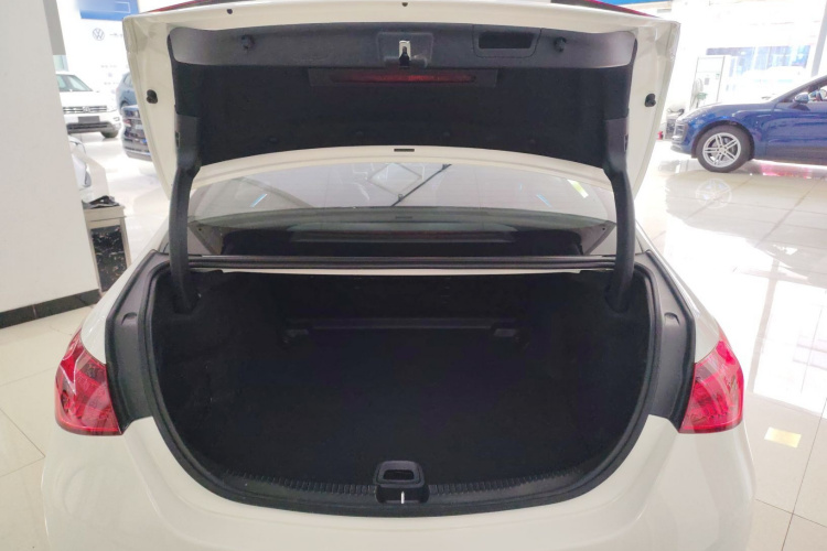 奔驰C级 2023款 C 260 L 皓夜运动版局部细节23