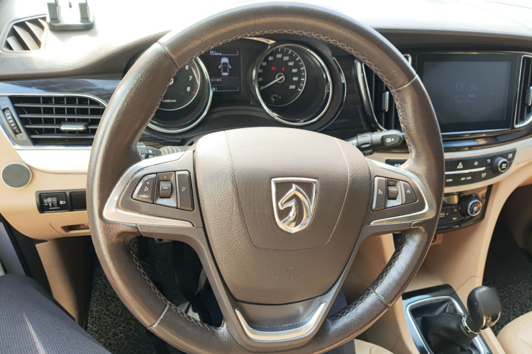 宝骏730 2016款 1.5L 手动豪华型 7座局部细节13