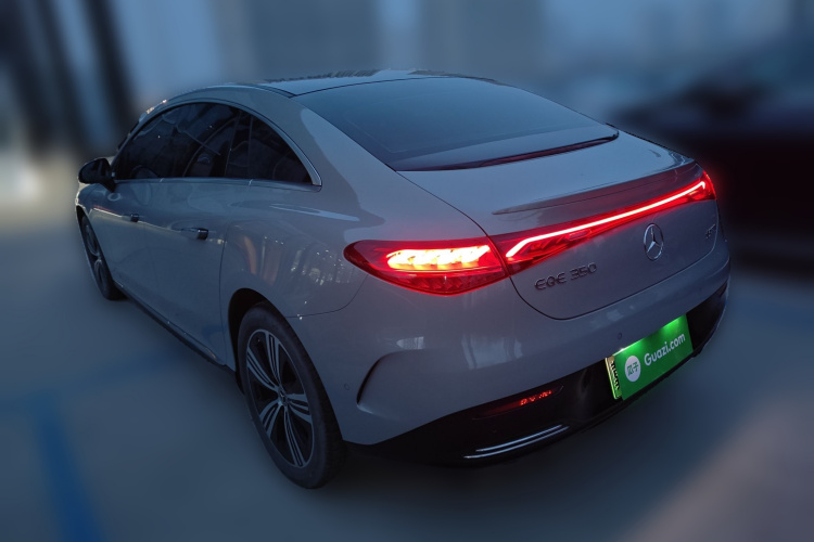 奔驰EQE 2022款 350 豪华版车身外观5