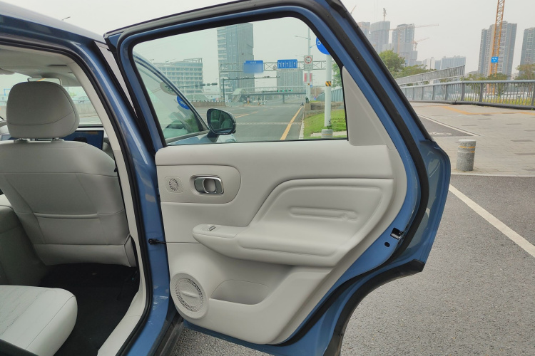 零跑汽车 零跑B10 2025款 510激光雷达版局部细节9005