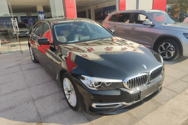 宝马5系 2018款 改款 530Li 领先型 豪华套装车身外观3