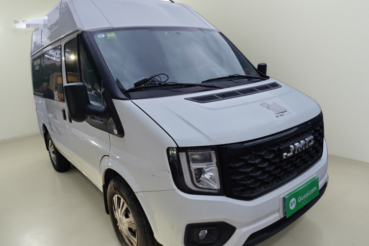 江铃福顺 2023款 2.0T 手动短轴中顶商运型多功能乘用车5座车身外观3