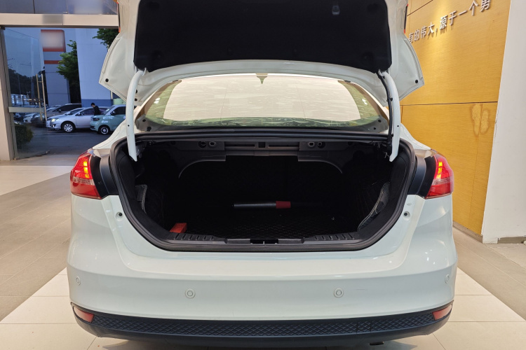 福特 福克斯 2017款 三厢 1.6L 自动风尚型智行版局部细节23