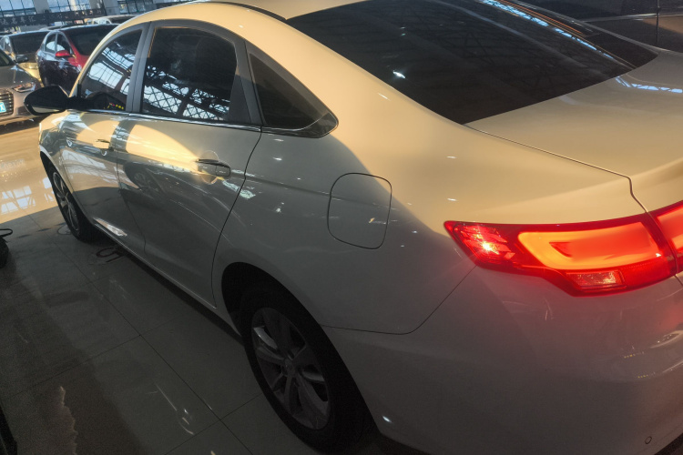 吉利汽车 帝豪GL 2020款 1.4T CVT豪华型车身外观4