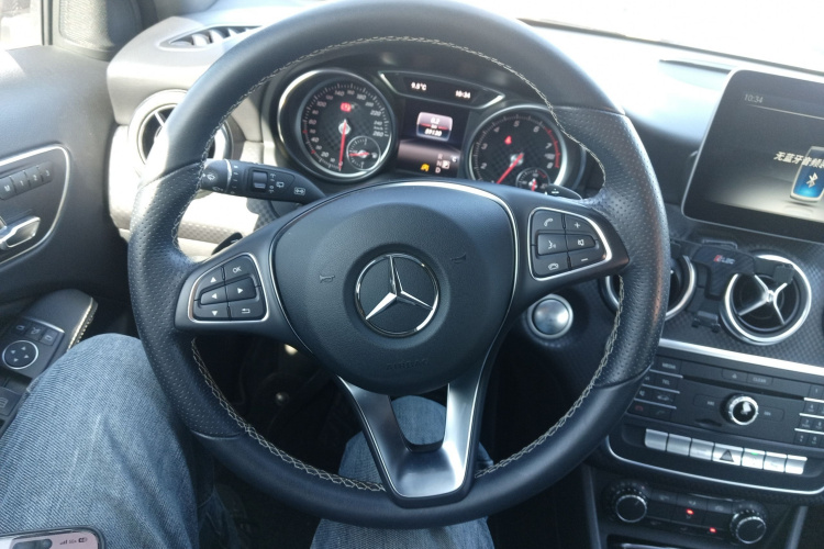 奔驰A级(进口) 2017款 改款 A 200 时尚型局部细节13