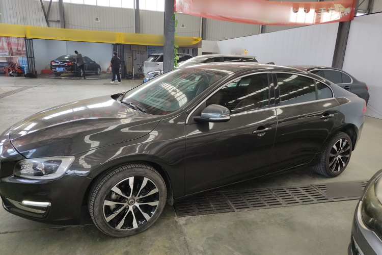 沃尔沃S60 2018款 S60L T3 智进进取版车身外观4
