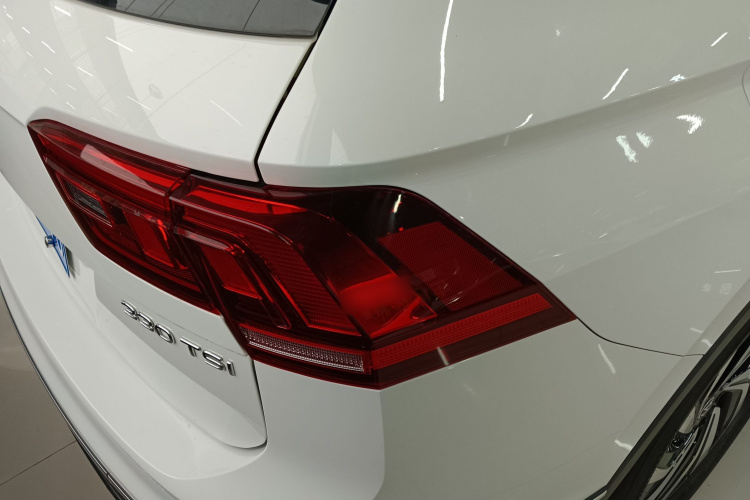 大众 途观L 2023款 330TSI 自动两驱舒享版车身外观9