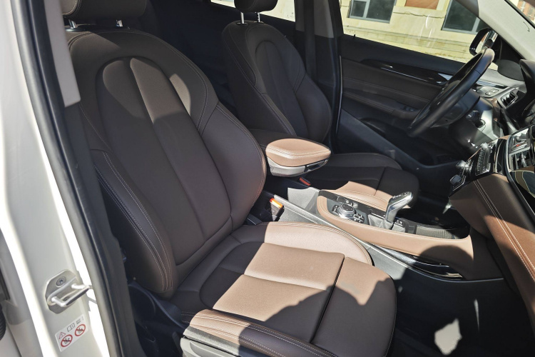 宝马X2 2023款 sDrive25i M运动曜夜版中控内饰7011