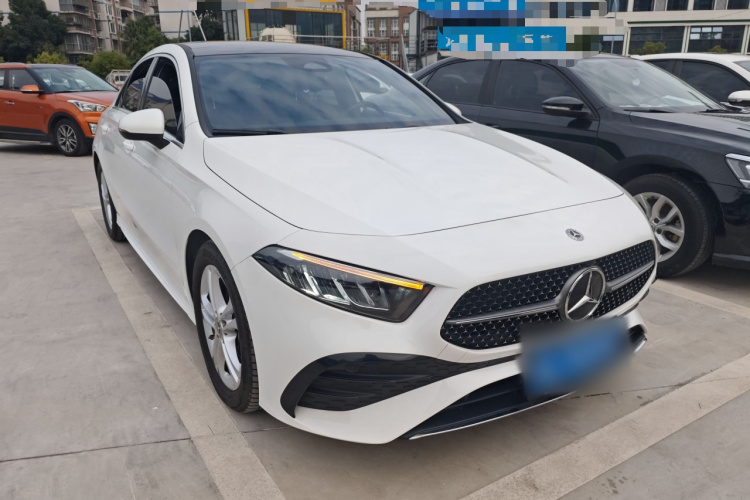 奔驰A级 2023款 A 180 L车身外观3