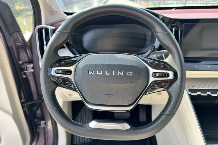 五菱汽车 五菱星云 2023款 2.0L DHT 旗舰版中控内饰7008