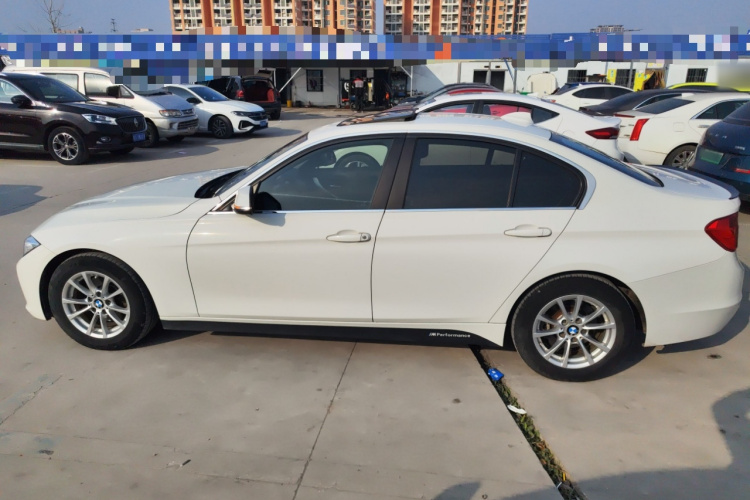 宝马3系 2013款 316i 进取型车身外观4