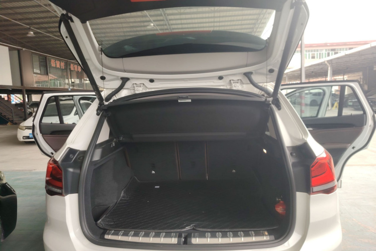 宝马X1 2020款 sDrive25Li 领先型机舱底盘23