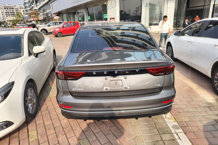 吉利汽车 帝豪 2025款 第4代 1.5L 手动龙腾版车身外观6