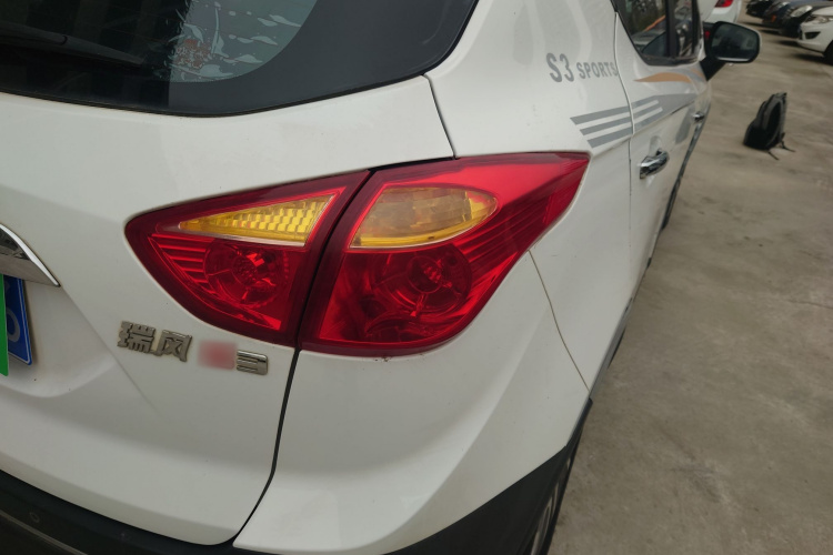 江汽集团 瑞风S3 2016款 1.5L 手动豪华智能型车身外观9