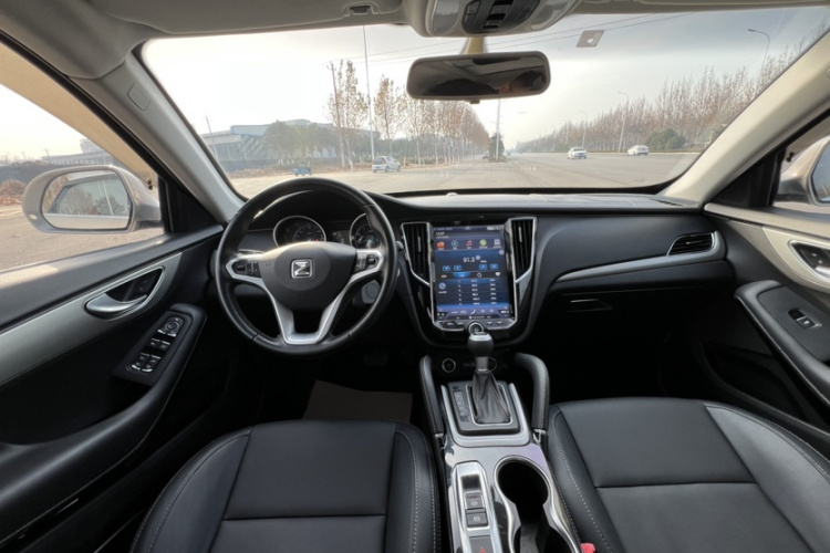 众泰SR7 2016款 1.5T CVT魔方之心版 国IV中控内饰7007