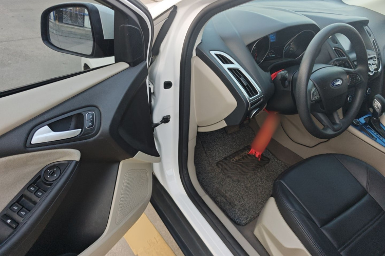 福特 福克斯 2018款 三厢经典 1.6L 自动舒适型智行版中控内饰20