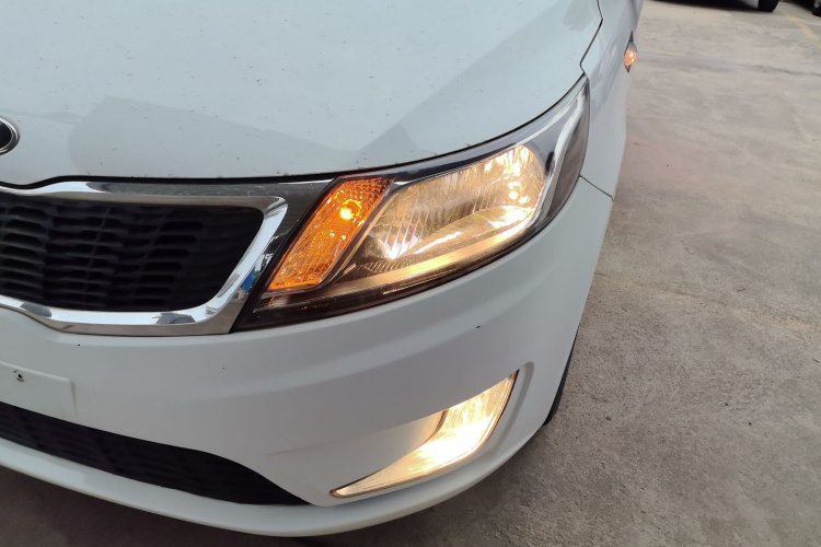 起亚K2 2012款 两厢 1.4L MT GLS局部细节36