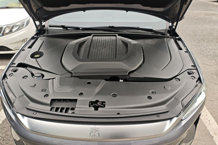 比亚迪 秦PLUS 2023款 冠军版 EV 420KM超越型机舱底盘24
