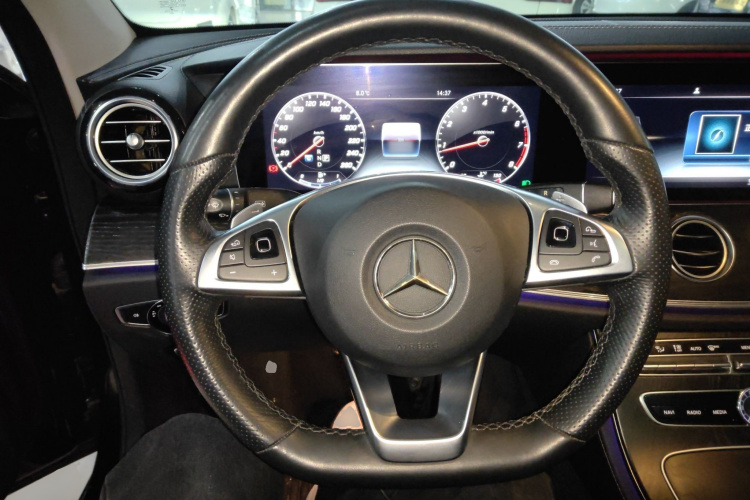 奔驰E级 2018款 E 200 L 运动型局部细节13