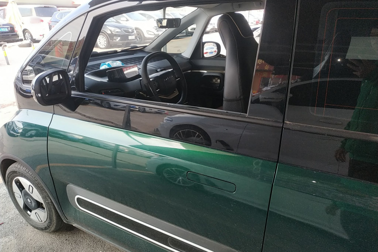 宝骏KiWi EV 2022款 设计师轻享版 三元锂车身外观4