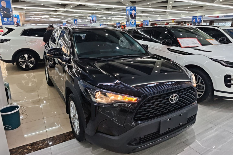 丰田 卡罗拉锐放 2022款 2.0L 精英版车身外观3