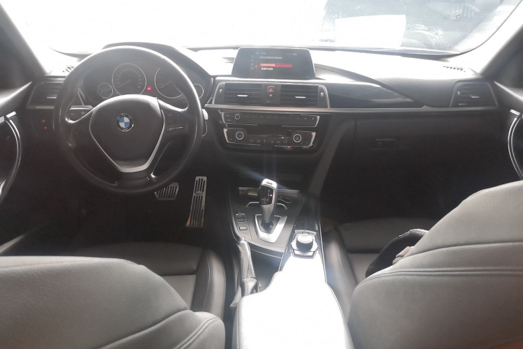 宝马3系 2018款 318Li中控内饰12