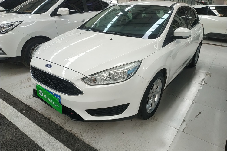 福特 福克斯 2018款 两厢经典 1.6L 自动舒适型智行版车身外观1