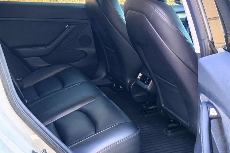 特斯拉 Model 3 2022款 后轮驱动版中控内饰7006