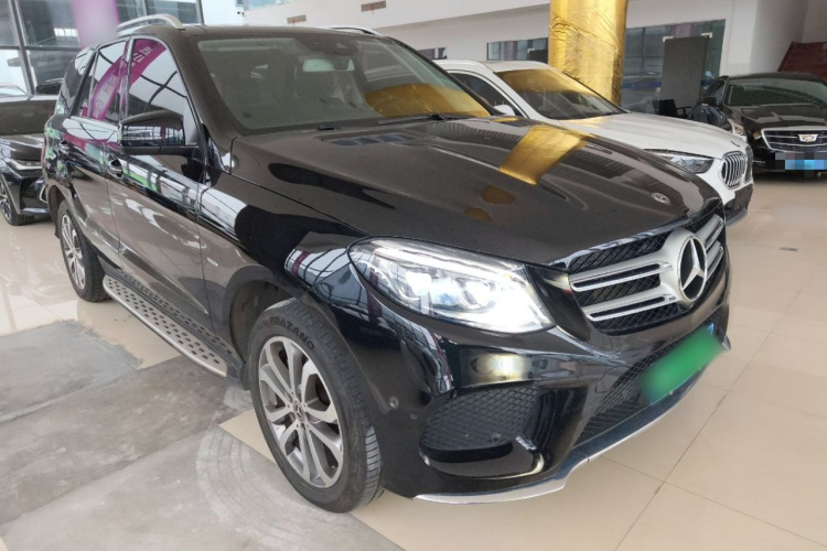 奔驰GLE 2018款 GLE 320 4MATIC 动感型臻藏版车身外观3