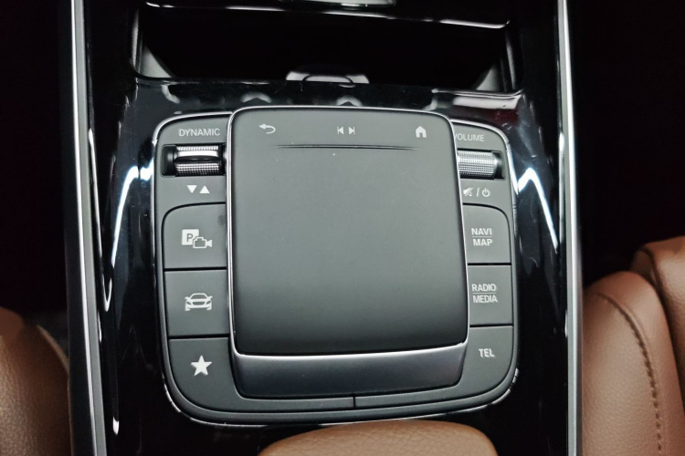 奔驰GLB 2021款 GLB 200 动感型局部细节9006