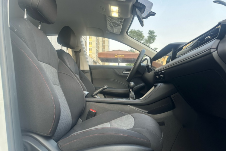 荣威i5 2023款 1.5L 手动舒享版局部细节41