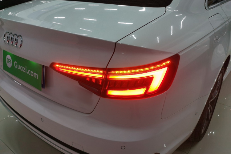 奥迪A4L 2019款 40 TFSI 时尚型 国VI车身外观9