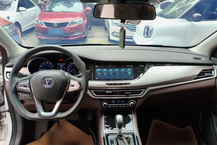 长安 逸动 2018款 高能版 1.6L GDI 自动争锋型 国V中控内饰7002