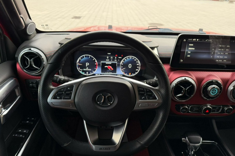 北京BJ40 2019款 PLUS 2.3T 自动四驱旗舰版 国VI中控内饰7002