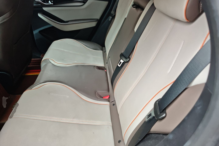 比亚迪 秦PLUS 2023款 冠军版 DM-i 55KM超越型中控内饰21