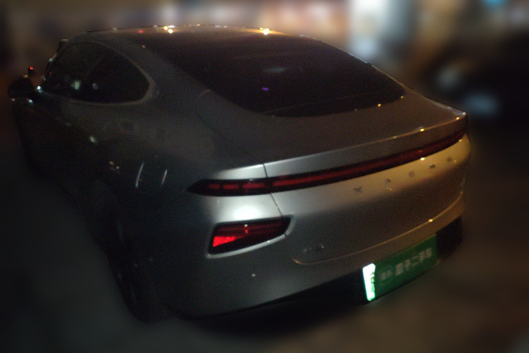 小鹏P7 2022款 625E车身外观5